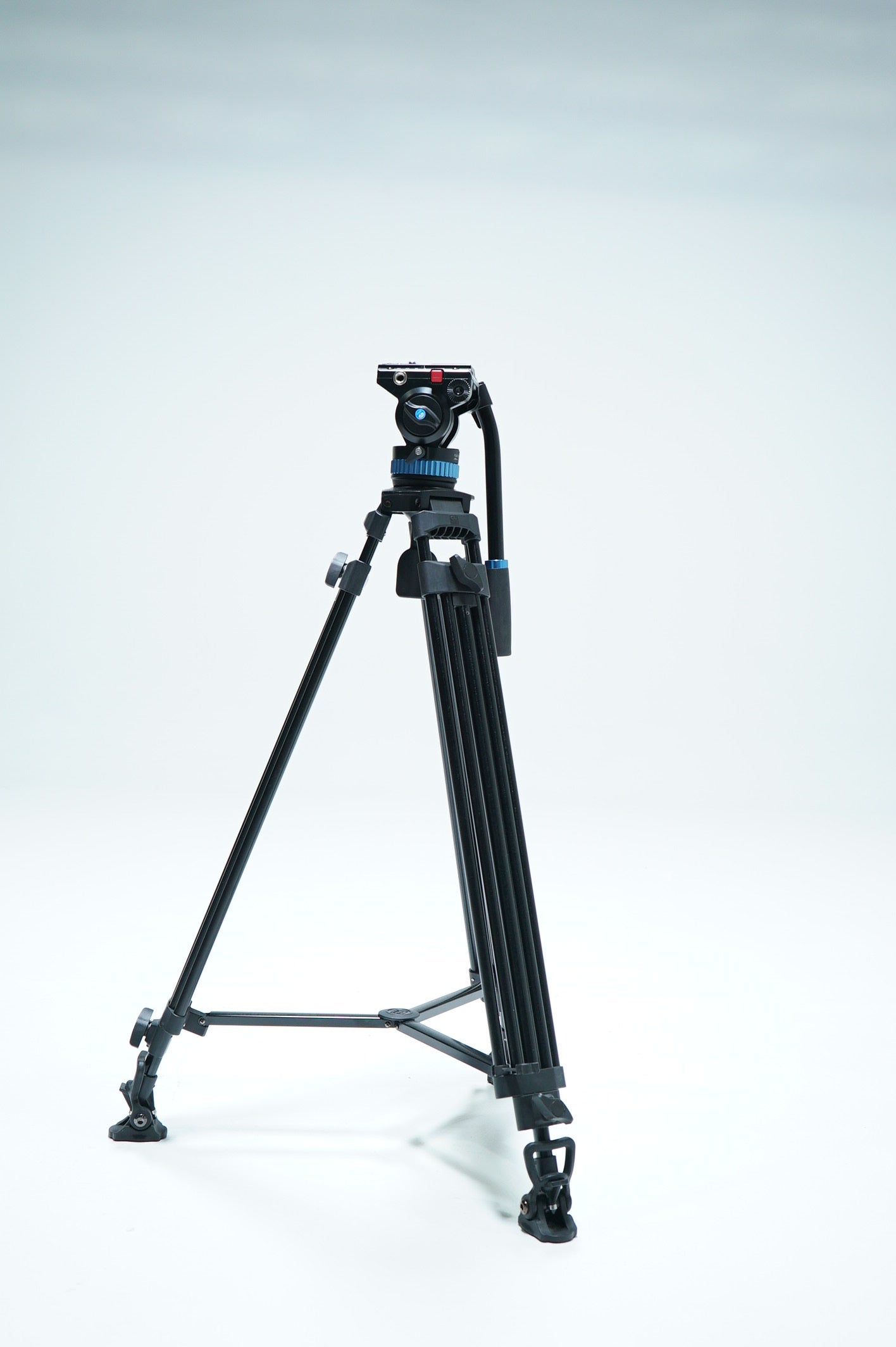 Sirui SH25/15607 Aluminum Tripod W/Fluid Head, Used