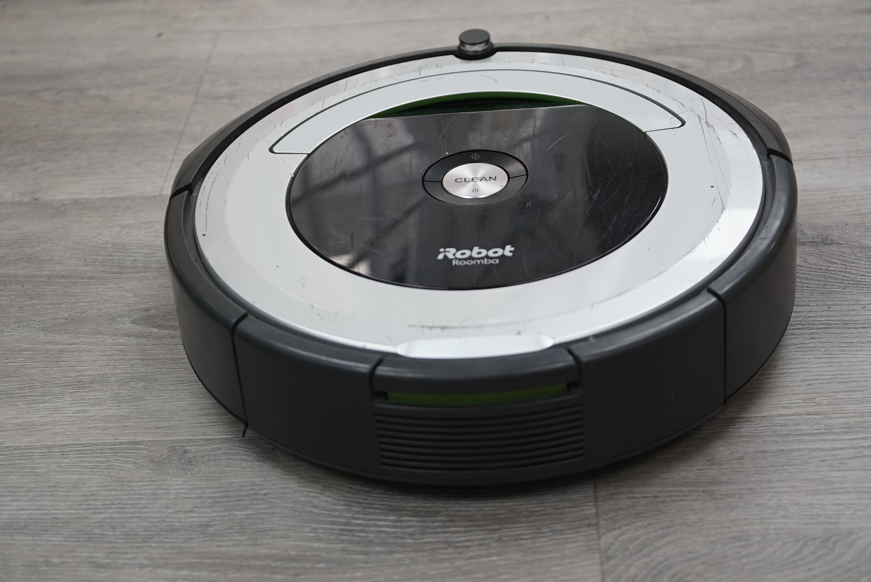 iRobot 699/01969 Roomba 699 Vacumming Robot, Used - AVC photo video store