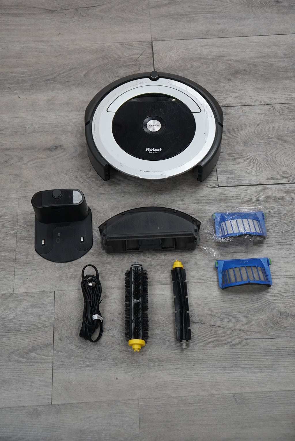iRobot 699/01969 Roomba 699 Vacumming Robot, Used - AVC photo video store