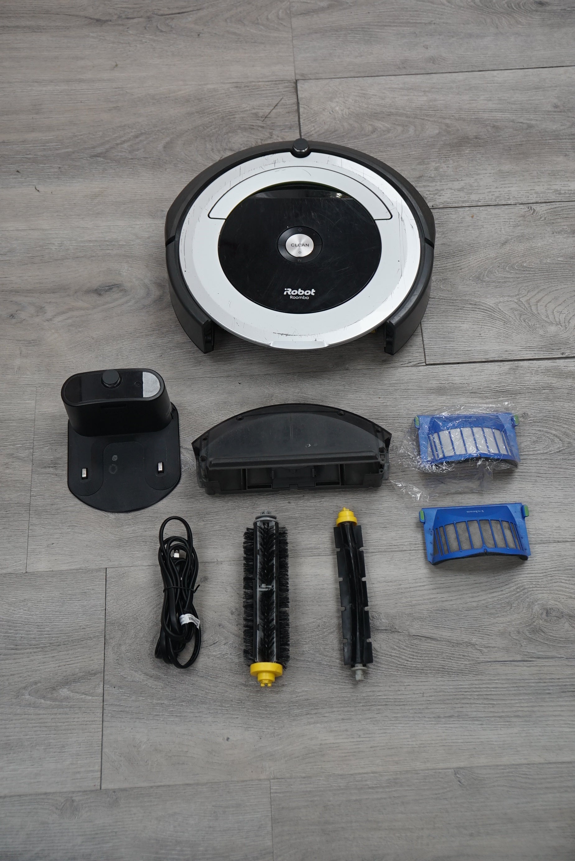 iRobot 699/01969 Roomba 699 Vacumming Robot, Used - AVC photo video store