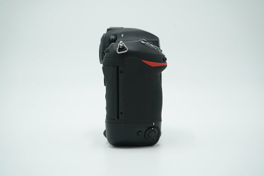 Nikon D5/11559 D5 Body Only, Used