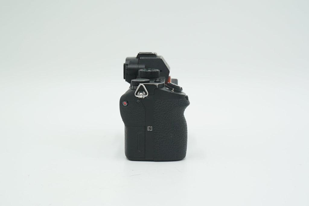 Sony A7RII/3421979 A7R Mark II Body Only + Battery Grip + Mini Tripod, Used - AVC photo video store