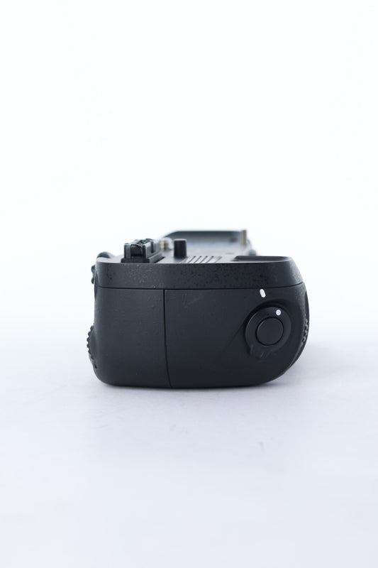 Nikon D610/39098 D610 Body Only + Battery Grip, Used