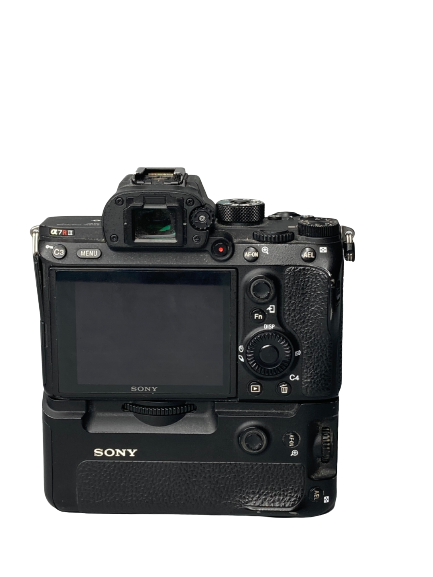 Sony A7RIII/VGC3M/3386174 A7R3, Body Only + VGC3M Battery Grip, Used