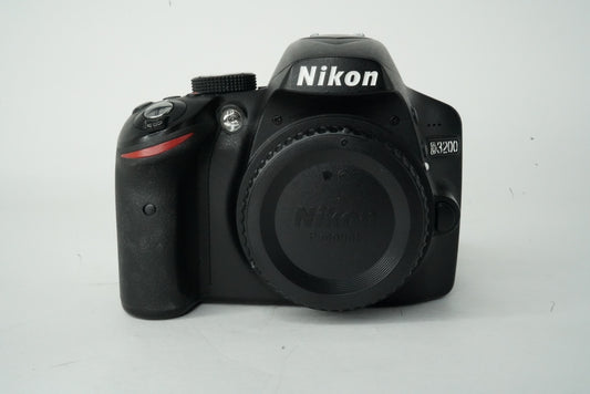 Nikon D3200/79585 Body Only, Used
