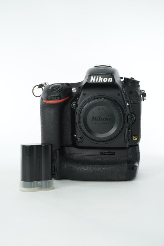 Nikon D750/BODY/35661 D750, Body Only + MBD16 Battery Grip, Used